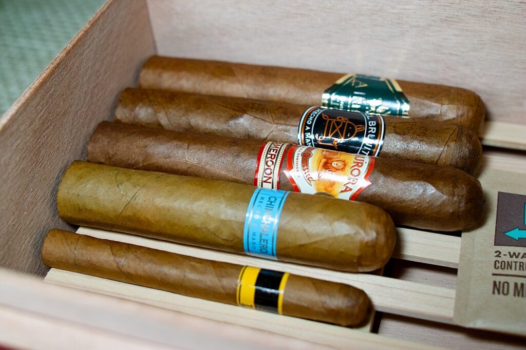 格安！自作ヒュミドール(葉巻保管箱)の作り方｜葉巻/シガー初心者の喫煙レビューブログ｜保管葉巻