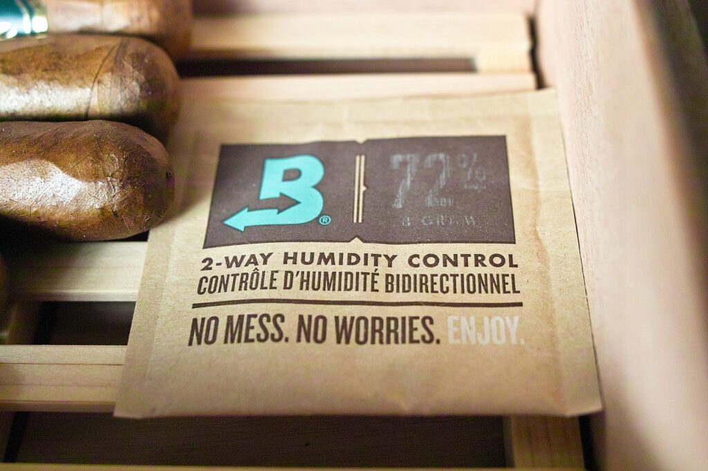 格安！自作ヒュミドール(葉巻保管箱)の作り方｜葉巻/シガー初心者の喫煙レビューブログ｜ボベダ保湿剤