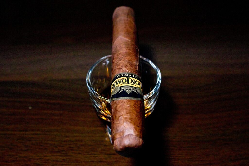 ドン・トーマス クラシコ ロブスト/Don Tomas Clasico Robusto cigar review｜葉巻/シガー初心者の喫煙レビューブログ｜ギャラリー4