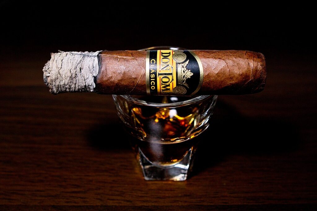 ドン・トーマス クラシコ ロブスト/Don Tomas Clasico Robusto cigar review|葉巻/シガー初心者の喫煙レビューブログ|喫煙中盤セカンドサード