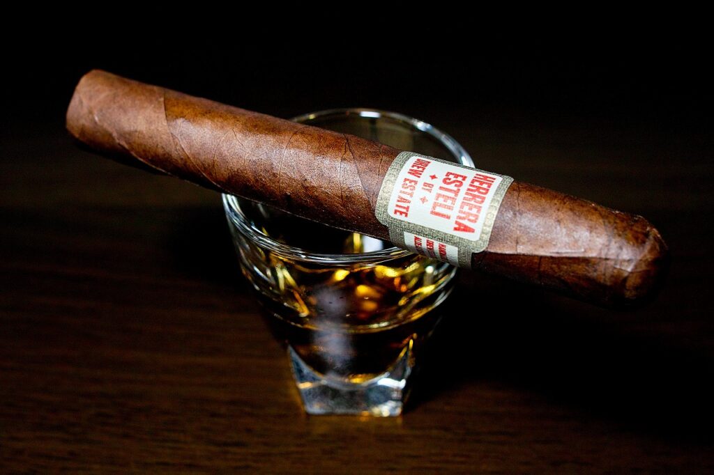 ドリュー・エステート ヘレーラ・エステリ ハバノ ショートコロナゴルダ/Drew Estate Herrera Esteli Habano Short Corona Gorda cigar review｜葉巻/シガー初心者の喫煙レビューブログ｜ギャラリー2