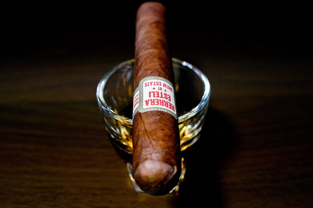 ドリュー・エステート ヘレーラ・エステリ ハバノ ショートコロナゴルダ/Drew Estate Herrera Esteli Habano Short Corona Gorda cigar review｜葉巻/シガー初心者の喫煙レビューブログ｜ギャラリー4