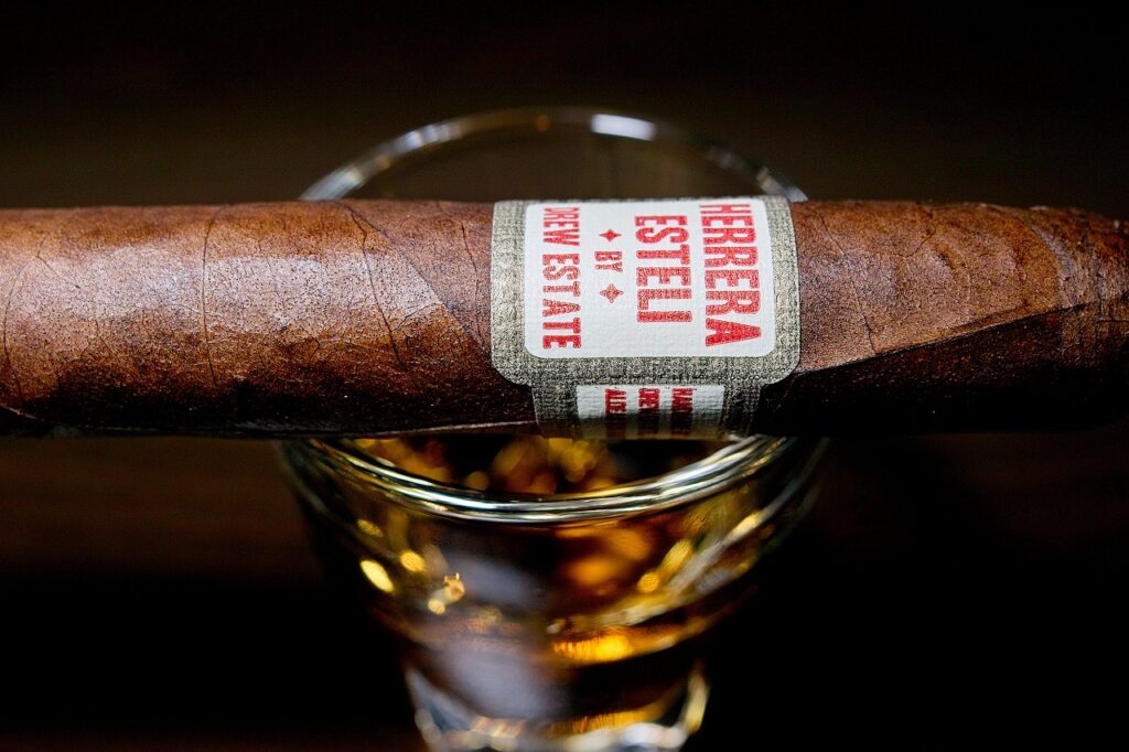 ドリュー・エステート ヘレーラ・エステリ ハバノ ショートコロナゴルダ/Drew Estate Herrera Esteli Habano Short Corona Gorda cigar review｜葉巻/シガー初心者の喫煙レビューブログ｜ギャラリー5