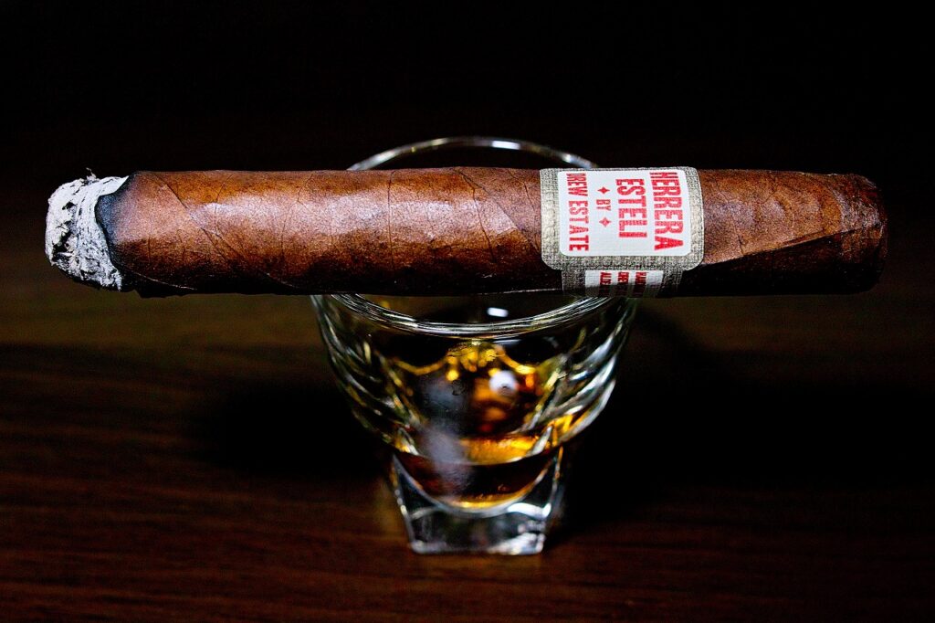ドリュー・エステート ヘレーラ・エステリ ハバノ ショートコロナゴルダ/Drew Estate Herrera Esteli Habano Short Corona Gorda cigar review｜葉巻/シガー初心者の喫煙レビューブログ｜喫煙序盤ファーストサード