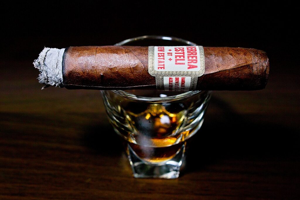 ドリュー・エステート ヘレーラ・エステリ ハバノ ショートコロナゴルダ/Drew Estate Herrera Esteli Habano Short Corona Gorda cigar review｜葉巻/シガー初心者の喫煙レビューブログ｜喫煙中盤セカンドサード