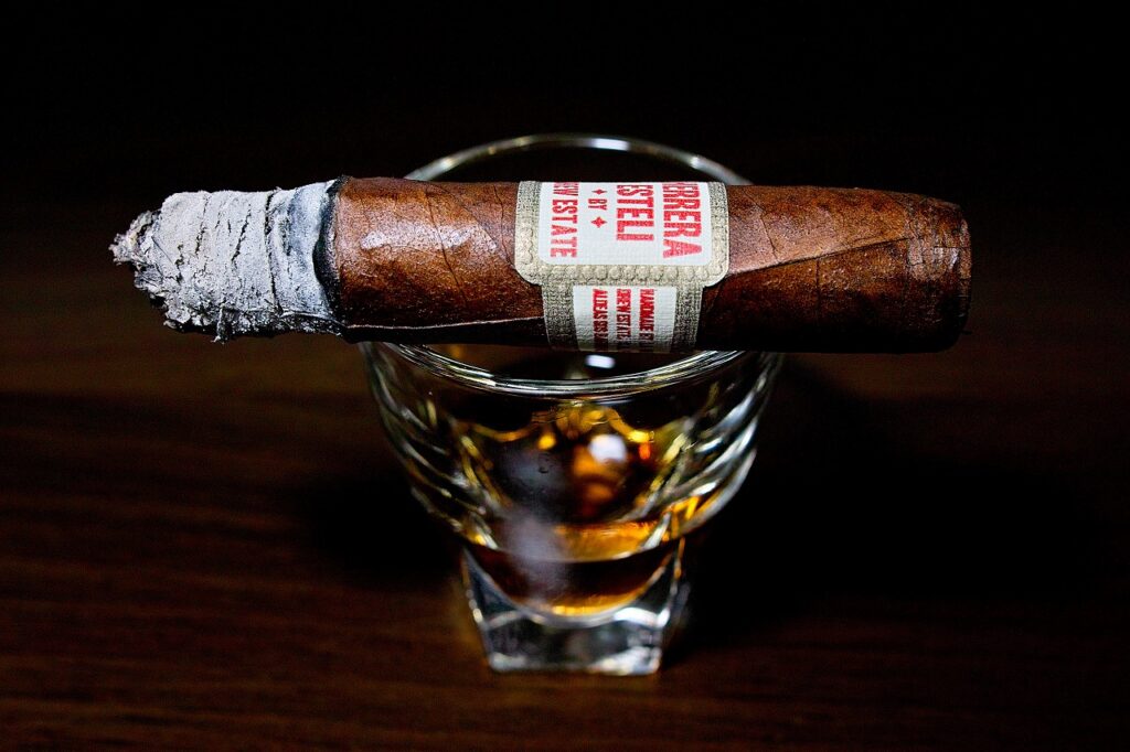 ドリュー・エステート ヘレーラ・エステリ ハバノ ショートコロナゴルダ/Drew Estate Herrera Esteli Habano Short Corona Gorda cigar review｜葉巻/シガー初心者の喫煙レビューブログ｜喫煙中盤の終わり頃セカンドサード