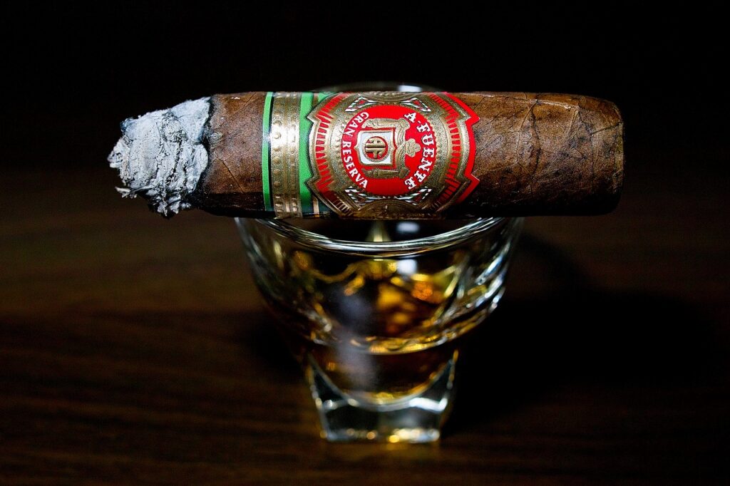 アルトゥーロ・フエンテ グランレゼルバ ロスチャイルド/Arturo Fuente Gran Reserva Natural Rothschilds Cigar Review|葉巻/シガー初心者の喫煙レビューブログ|喫煙中盤セカンドサード