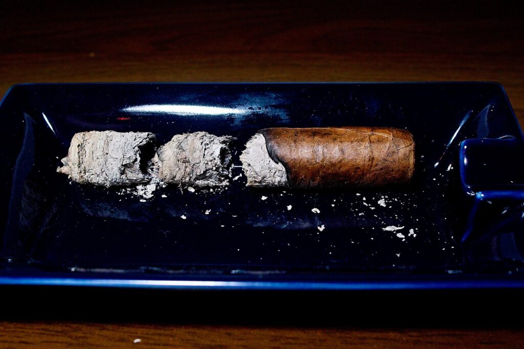 アルトゥーロ・フエンテ グランレゼルバ ロスチャイルド/Arturo Fuente Gran Reserva Natural Rothschilds Cigar Review|葉巻/シガー初心者の喫煙レビューブログ|喫煙終了後ファイナルアッシュ