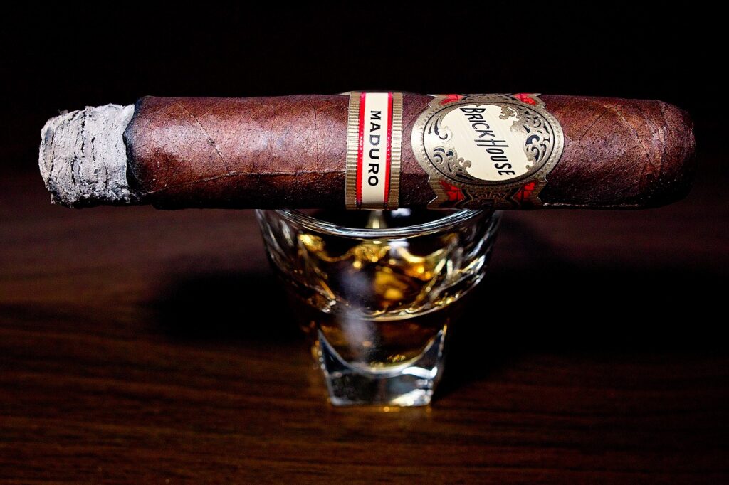 ブリックハウス ロブスト マデューロ/Brick House Robusto Maduro Cigar Review|葉巻/シガー初心者の喫煙レビューブログ|喫煙序盤の終わり頃ファーストサード