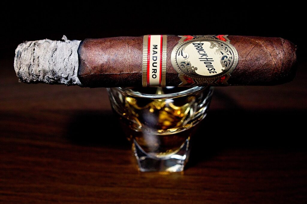 ブリックハウス ロブスト マデューロ/Brick House Robusto Maduro Cigar Review|葉巻/シガー初心者の喫煙レビューブログ|喫煙中盤セカンドサード