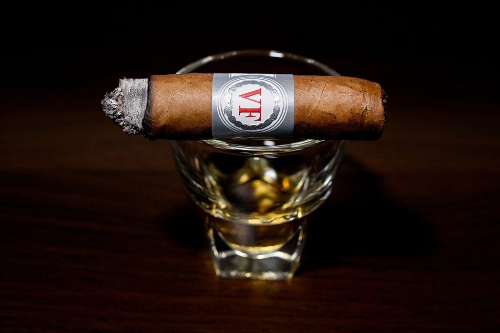 ベガフィナ オリジナル ペルラ/VegaFina Original No.5 Perlas Cigar Review｜葉巻/シガー初心者の喫煙レビューブログ｜喫煙中盤セカンドサード