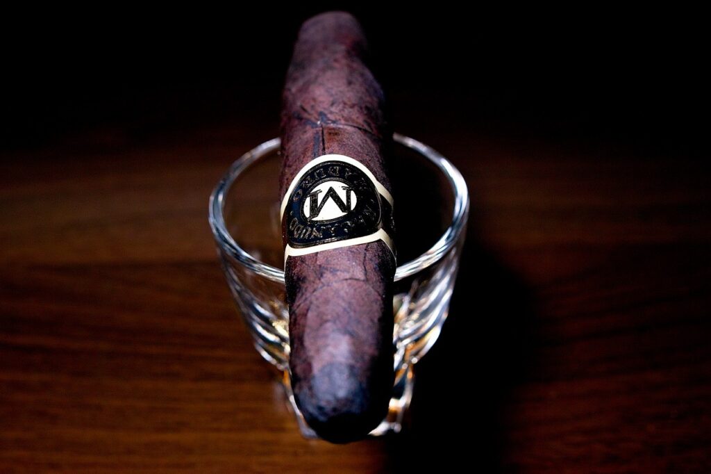 マカヌード マデューロ ディプロマット/Macanudo Maduro Diplomat Cigar Review｜葉巻/シガー初心者の喫煙レビューブログ｜ギャラリー4