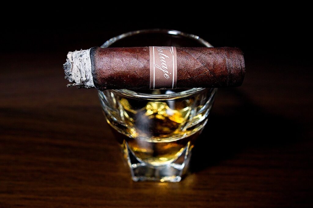 タトゥアヘ ペティカサドレス/Tatuaje Petit Cazadores Reserva Cigar Review|葉巻/シガー初心者の喫煙レビューブログ|喫煙中盤セカンドサード