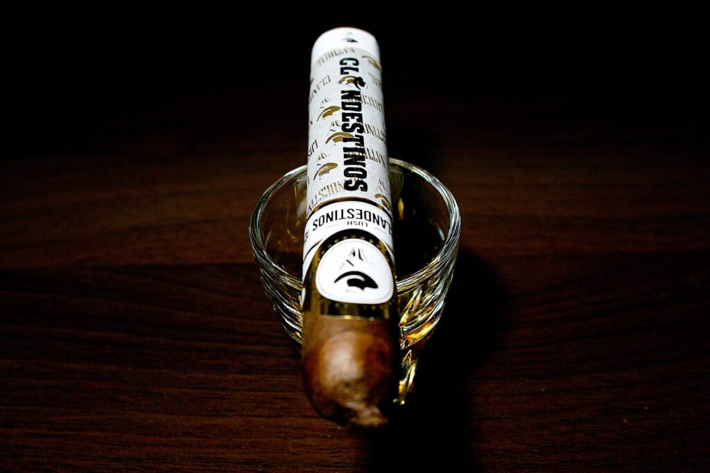 クランデスティノス ラッシュ ベグエロ/Clandestinos Lush Veguero Cigar Review｜葉巻/シガー初心者の喫煙レビューブログ｜ギャラリー4