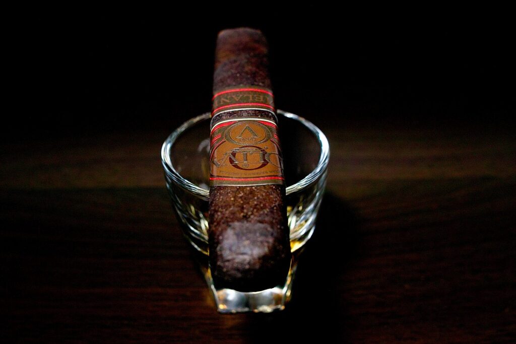 オリバ セリー V メラニオ マデューロ ロブスト/Oliva Serie V Melanio Maduro Robusto Cigar Review｜葉巻/シガー初心者の喫煙レビューブログ｜ギャラリー4
