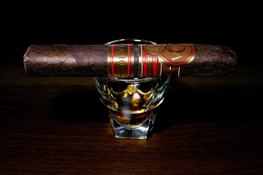 オリバ セリー V メラニオ マデューロ ロブスト/Oliva Serie V Melanio Maduro Robusto Cigar Review｜葉巻/シガー初心者の喫煙レビューブログ｜ギャラリー1