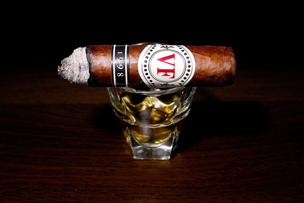 ベガフィナ 1998 52 葉巻レビュー│葉巻/シガー初心者の喫煙レビューブログ