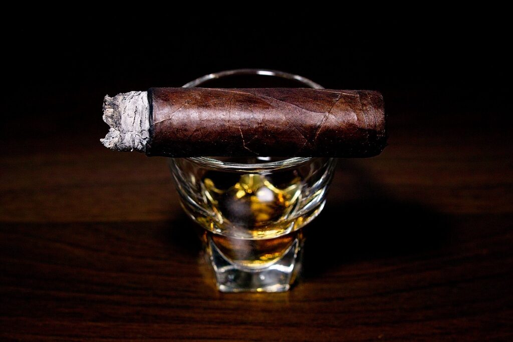 ロッキーパテル サングロウン マデューロ ロブスト/Rocky Patel Sun Grown Maduro Robusto Cigar Review|葉巻/シガー初心者の喫煙レビューブログ|喫煙中盤・終盤セカンド・ファイナルサード