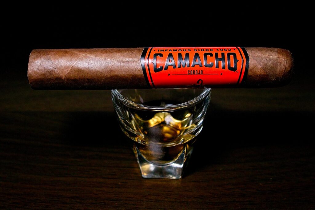 カマチョ コロホ ロブスト/Camacho Corojo Robusto Cigar Review｜葉巻/シガー初心者の喫煙レビューブログ｜ギャラリー1