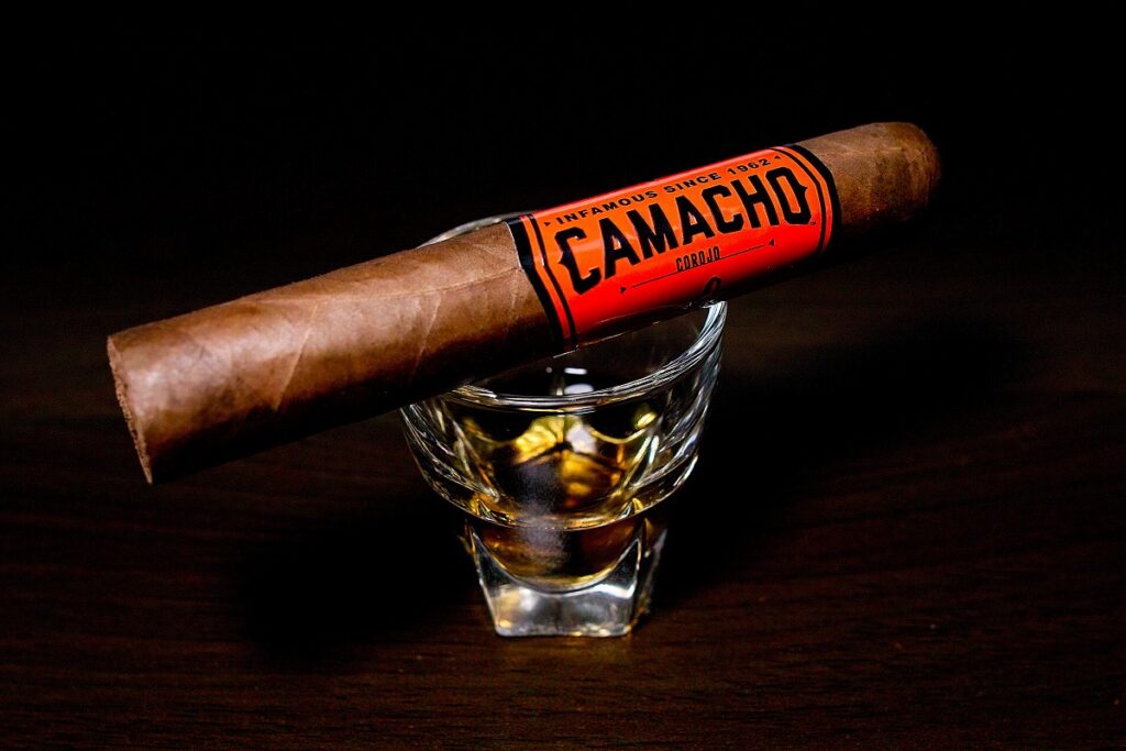 カマチョ コロホ ロブスト/Camacho Corojo Robusto Cigar Review｜葉巻/シガー初心者の喫煙レビューブログ｜ギャラリー3