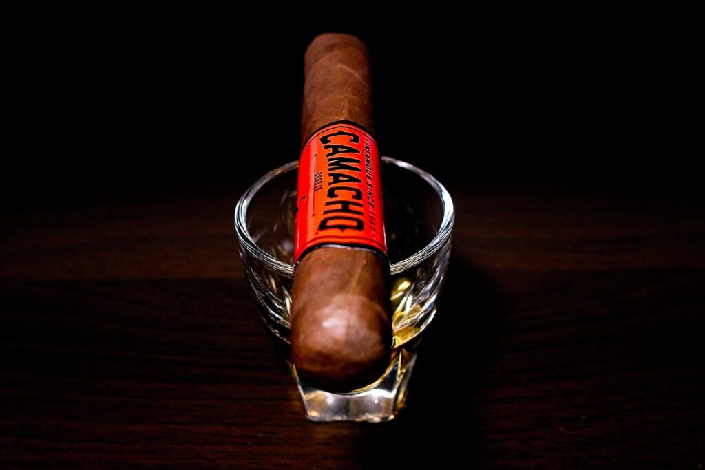 カマチョ コロホ ロブスト/Camacho Corojo Robusto Cigar Review｜葉巻/シガー初心者の喫煙レビューブログ｜ギャラリー5