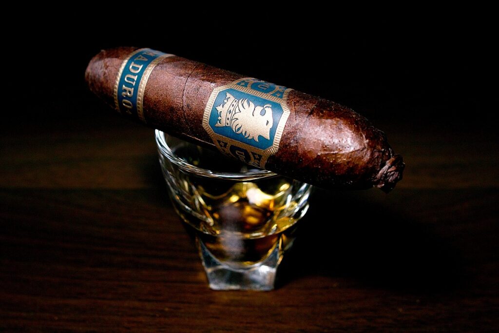 ドリュー・エステート アンダークラウン マデューロ フライングピッグ/Drew Estate Undercrown Maduro Flying Pig Cigar Review｜葉巻/シガー初心者の喫煙レビューブログ｜ギャラリー2