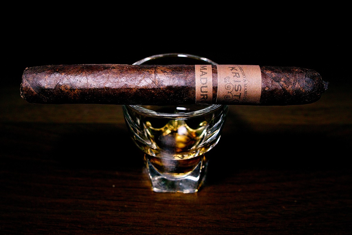 クリストフ マデューロ コロナ/Kristoff Original Maduro Corona Cigar Review｜葉巻/シガー初心者の喫煙レビューブログ｜ギャラリー1