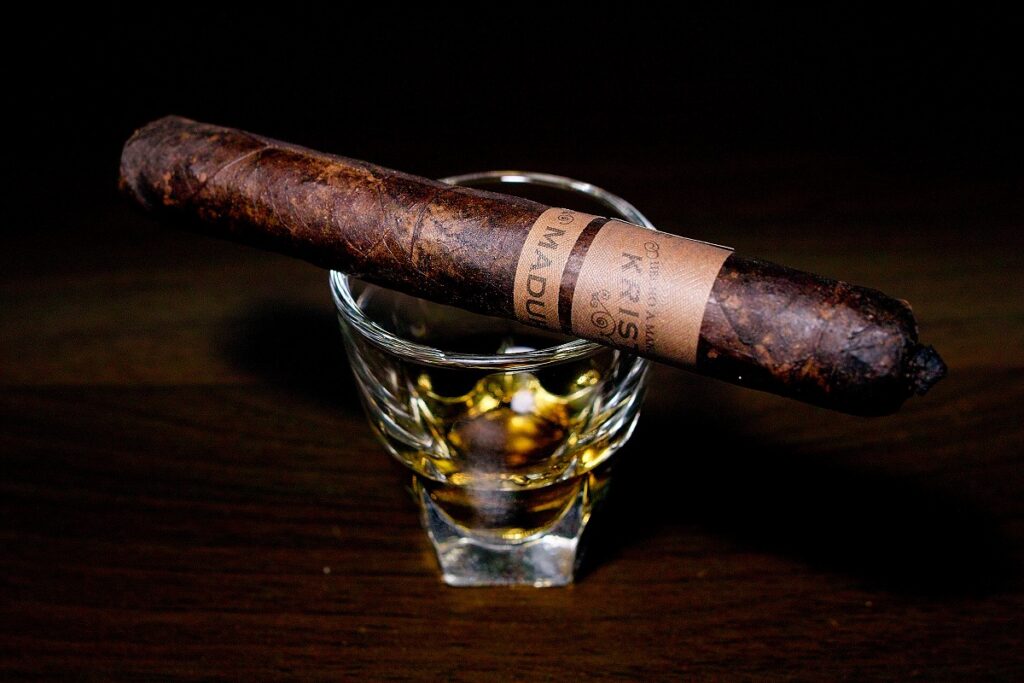 クリストフ マデューロ コロナ/Kristoff Original Maduro Corona Cigar Review｜葉巻/シガー初心者の喫煙レビューブログ｜ギャラリー2