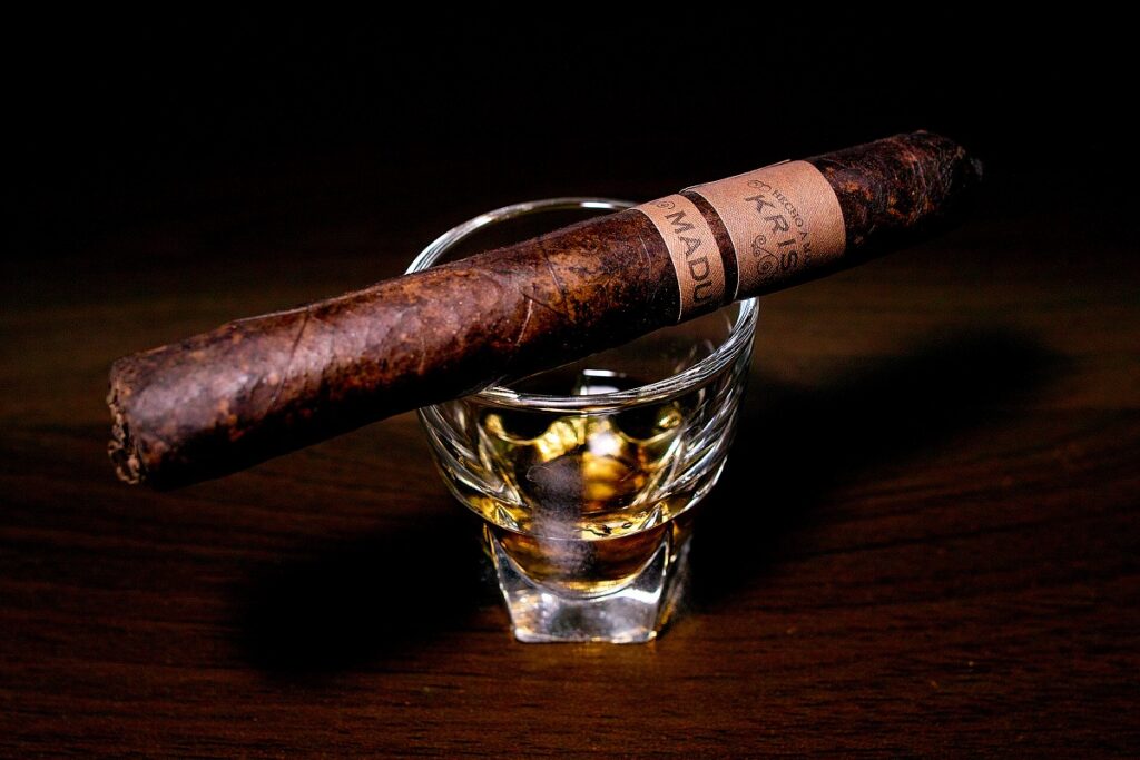 クリストフ マデューロ コロナ/Kristoff Original Maduro Corona Cigar Review｜葉巻/シガー初心者の喫煙レビューブログ｜ギャラリー3