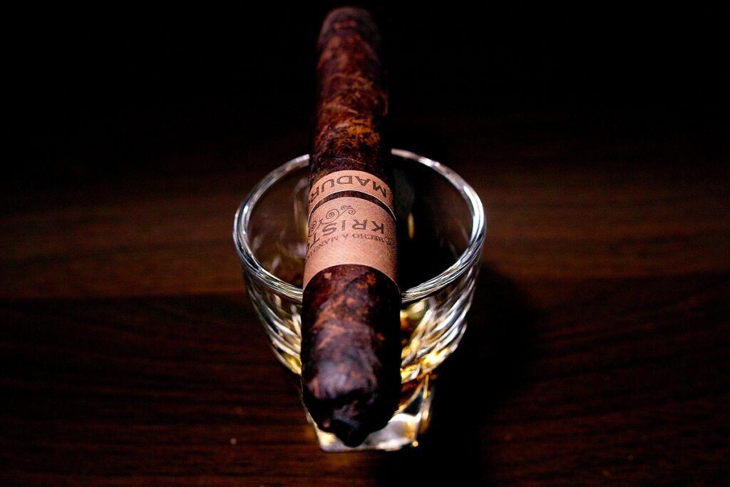 クリストフ マデューロ コロナ/Kristoff Original Maduro Corona Cigar Review｜葉巻/シガー初心者の喫煙レビューブログ｜ギャラリー4