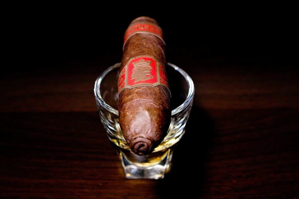 ドリュー・エステート アンダークラウン サングロウン フライングピッグ/Drew Estate Undercrown Sun Grown Flying Pig Cigar Review｜葉巻/シガー初心者の喫煙レビューブログ｜ギャラリー5