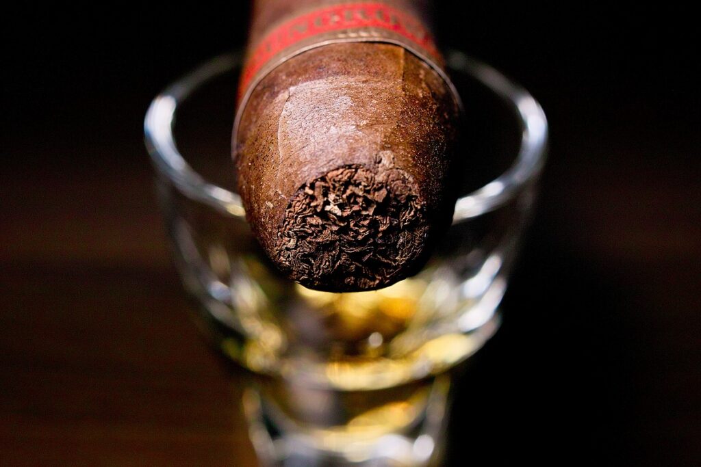 ドリュー・エステート アンダークラウン サングロウン フライングピッグ/Drew Estate Undercrown Sun Grown Flying Pig Cigar Review｜葉巻/シガー初心者の喫煙レビューブログ｜ギャラリー6