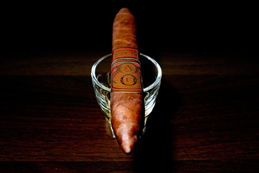 オリバ セリー V メラニオ フィグラド/Oliva Serie V Melanio Figurado Cigar Review｜葉巻/シガー初心者の喫煙レビューブログ｜ギャラリー4