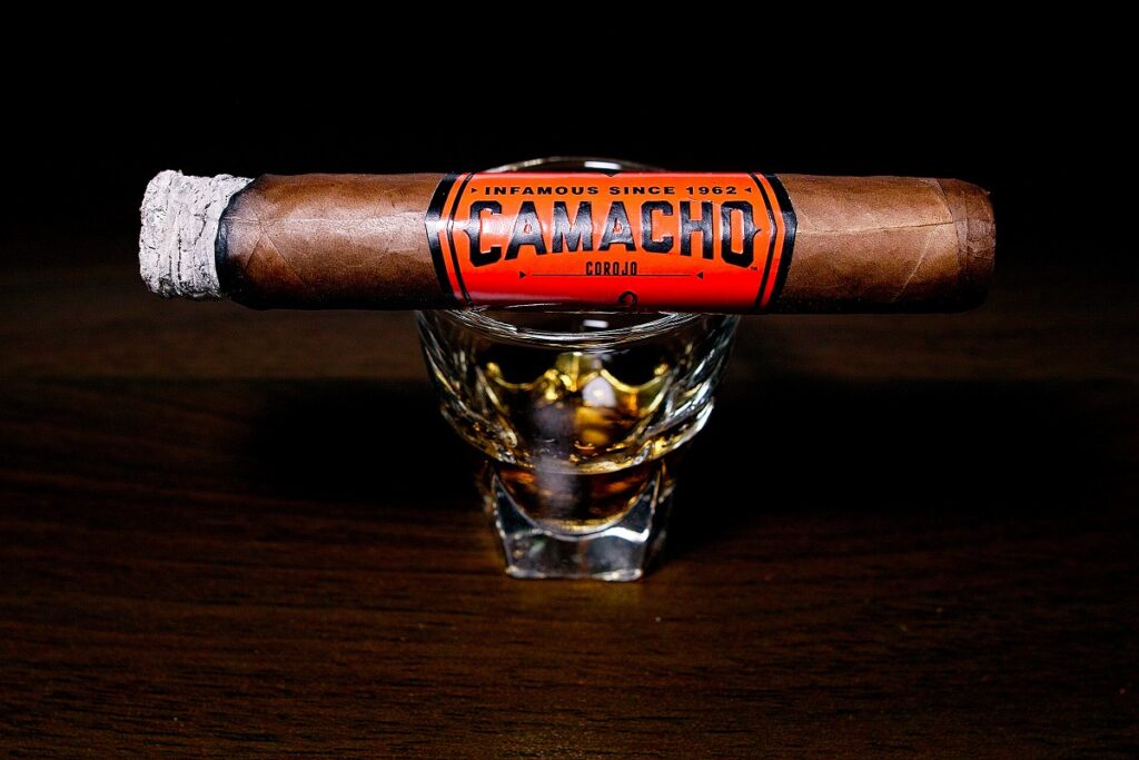 カマチョ コロホ ロブスト/Camacho Corojo Robusto Cigar Review｜葉巻/シガー初心者の喫煙レビューブログ｜喫煙序盤ファーストサード