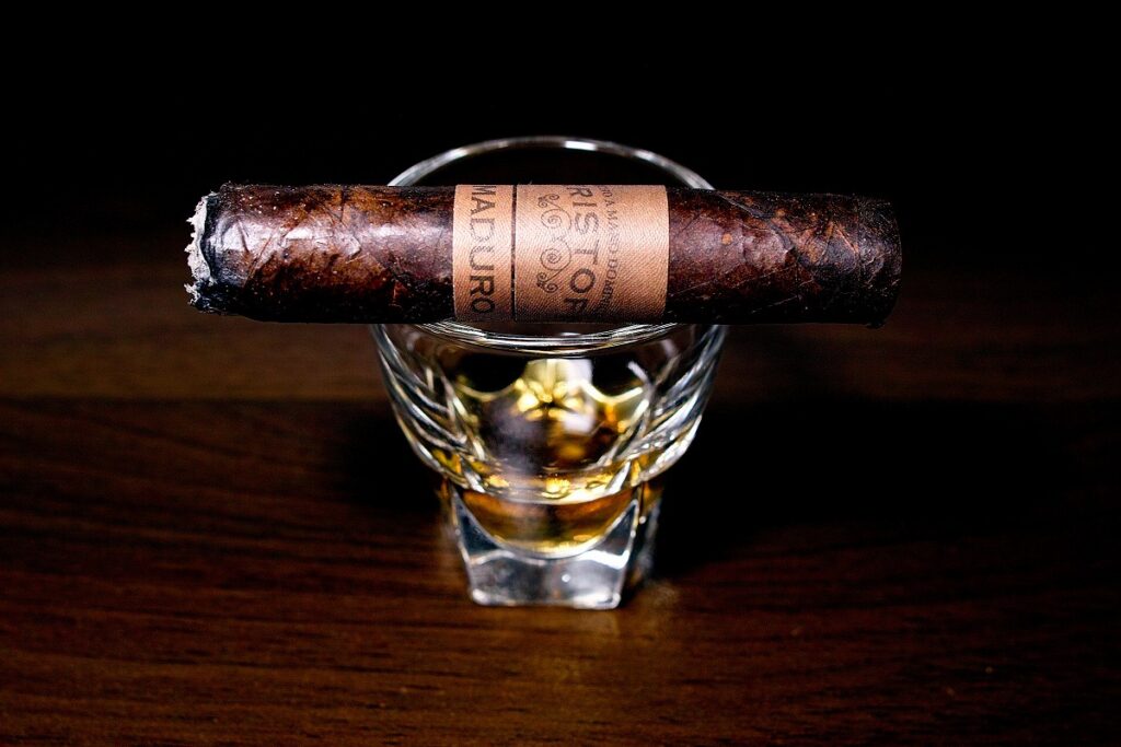 クリストフ マデューロ コロナ/Kristoff Original Maduro Corona Cigar Review|葉巻/シガー初心者の喫煙レビューブログ|喫煙中盤セカンドサード