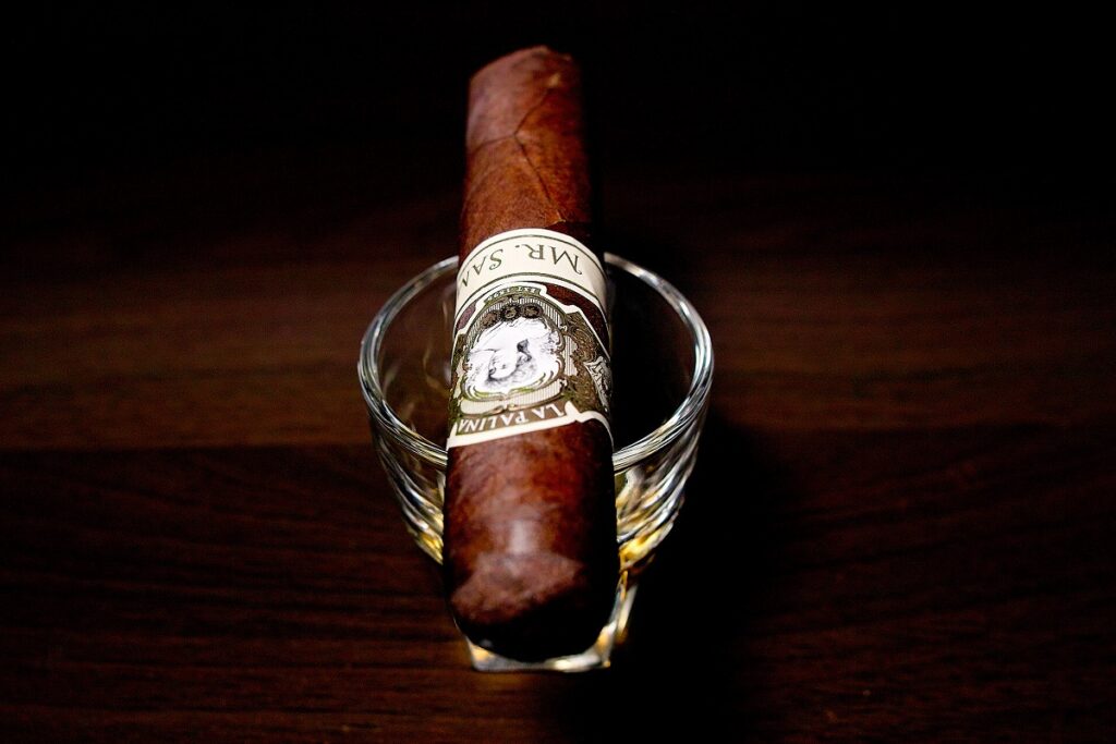 ラ・パリィーナ Mr.サム ロブスト/La Palina Mr. Sam Robusto Cigar Review｜葉巻/シガー初心者の喫煙レビューブログ｜ギャラリー4