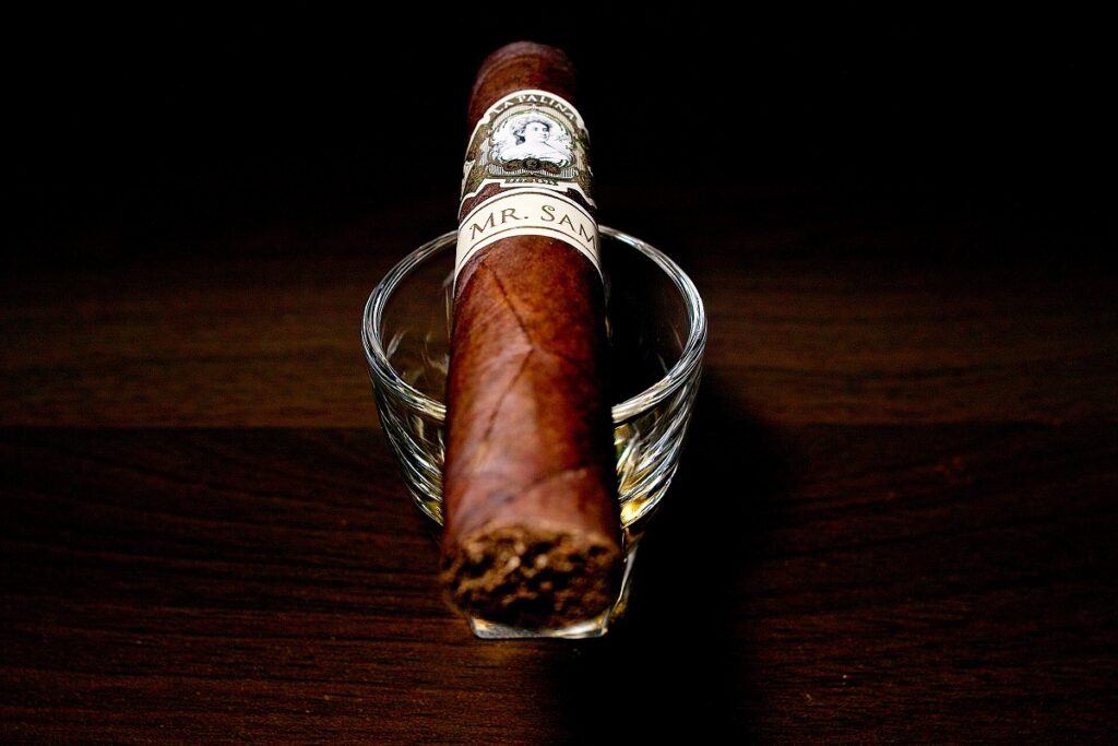 ラ・パリィーナ Mr.サム ロブスト/La Palina Mr. Sam Robusto Cigar Review｜葉巻/シガー初心者の喫煙レビューブログ｜ギャラリー5