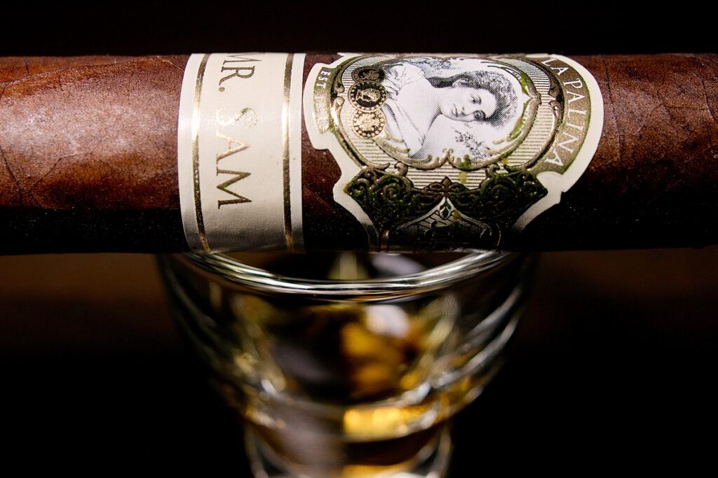 ラ・パリィーナ Mr.サム ロブスト/La Palina Mr. Sam Robusto Cigar Review｜葉巻/シガー初心者の喫煙レビューブログ｜ギャラリー7