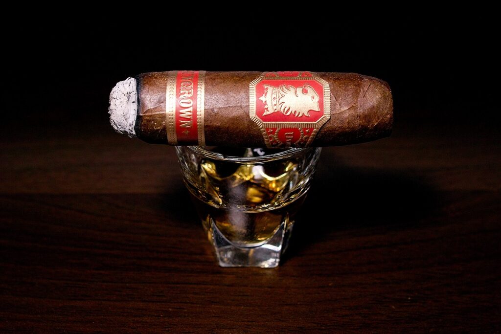 ドリュー・エステート アンダークラウン サングロウン フライングピッグ/Drew Estate Undercrown Sun Grown Flying Pig Cigar Review｜葉巻/シガー初心者の喫煙レビューブログ｜喫煙序盤ファーストサード