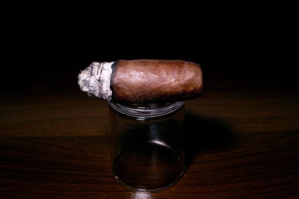 ドリュー・エステート アンダークラウン サングロウン フライングピッグ/Drew Estate Undercrown Sun Grown Flying Pig Cigar Review｜葉巻/シガー初心者の喫煙レビューブログ｜喫煙終盤ファイナルサード