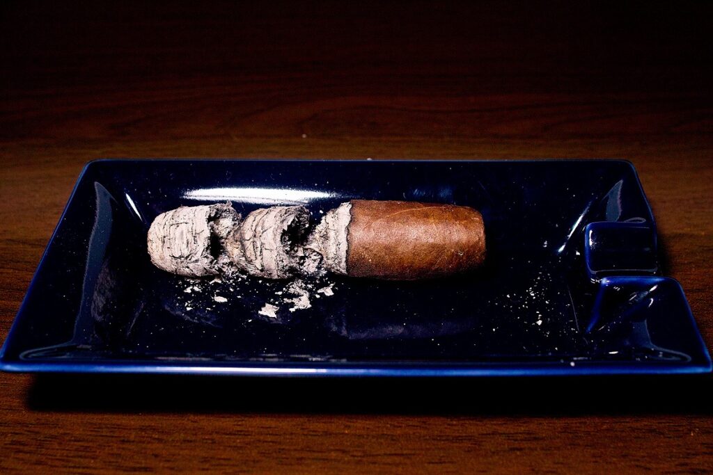 ドリュー・エステート アンダークラウン サングロウン フライングピッグ/Drew Estate Undercrown Sun Grown Flying Pig Cigar Review｜葉巻/シガー初心者の喫煙レビューブログ｜喫煙終了後ファイナルアッシュ