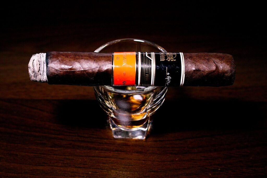 エイジングルーム クワトロ ニカラグア エスプレシーボ/Aging Room Quattro Nicaragua Espressivo Cigar Review｜葉巻/シガー初心者の喫煙レビューブログ｜喫煙序盤ファーストサード