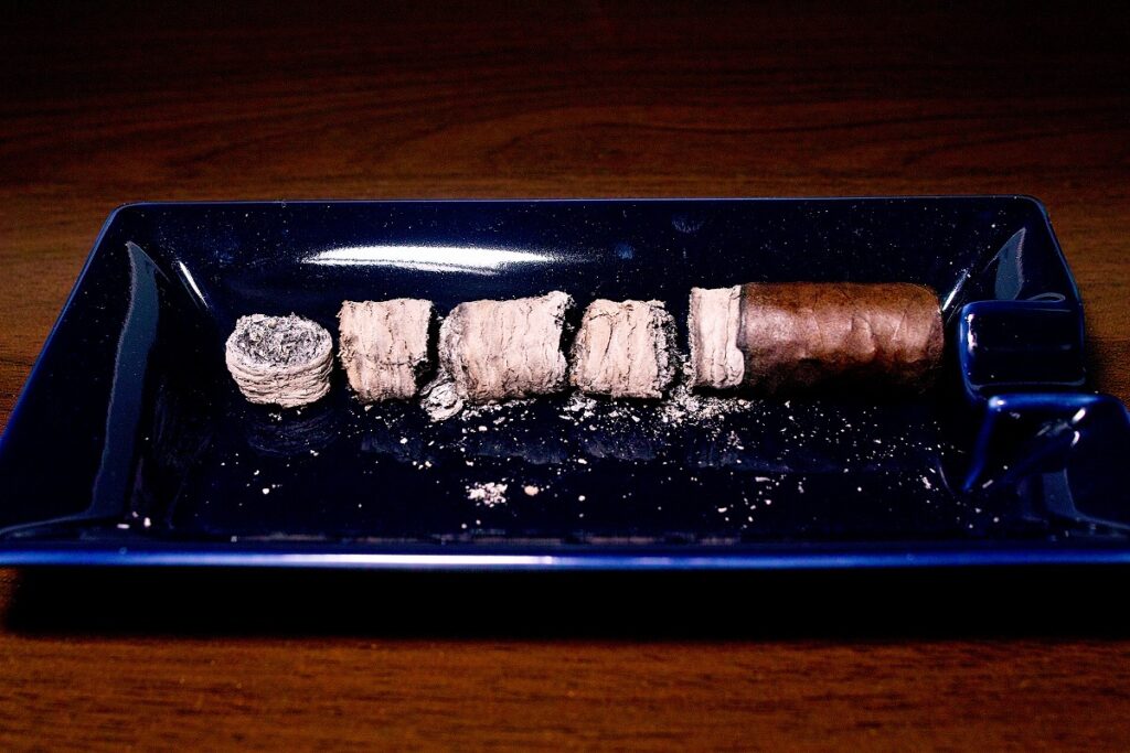 エイジングルーム クワトロ ニカラグア エスプレシーボ/Aging Room Quattro Nicaragua Espressivo Cigar Review｜葉巻/シガー初心者の喫煙レビューブログ｜喫煙終了後ファイナルアッシュ