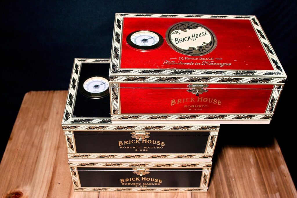 格安！自作ヒュミドール(葉巻保管箱)の作り方｜葉巻/シガー初心者の喫煙レビューブログ｜自作ヒュミドール現況使用報告2