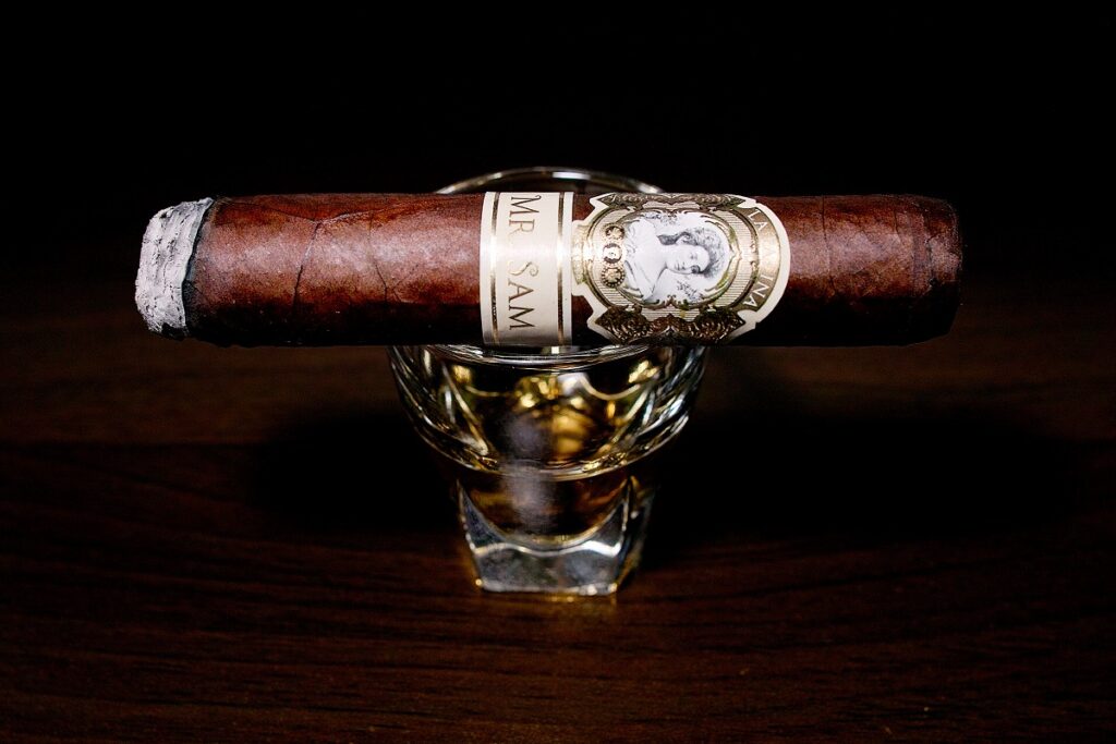 ラ・パリィーナ Mr.サム ロブスト/La Palina Mr. Sam Robusto Cigar Review|葉巻/シガー初心者の喫煙レビューブログ|喫煙序盤ファーストサード