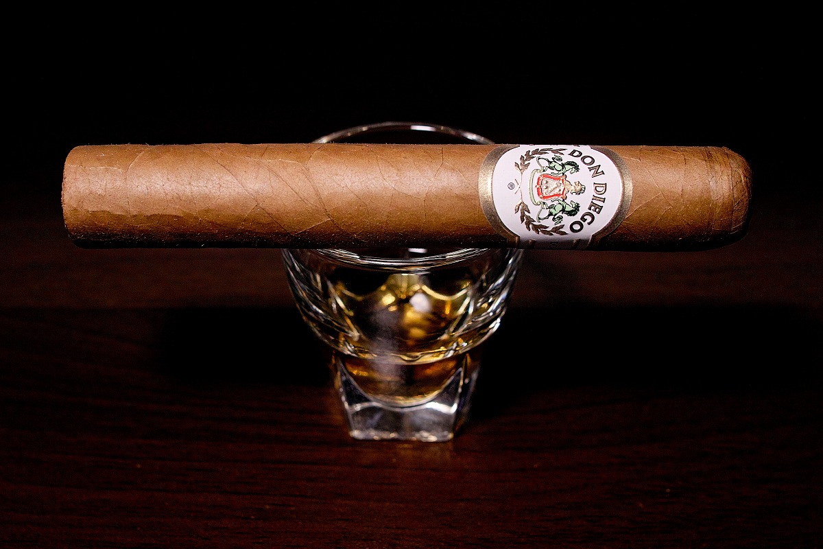 ドン・ディエゴ クラシック ロブスト/Don Diego Classic Robusto Cigar Review｜葉巻/シガー初心者の喫煙レビューブログ｜ギャラリー1