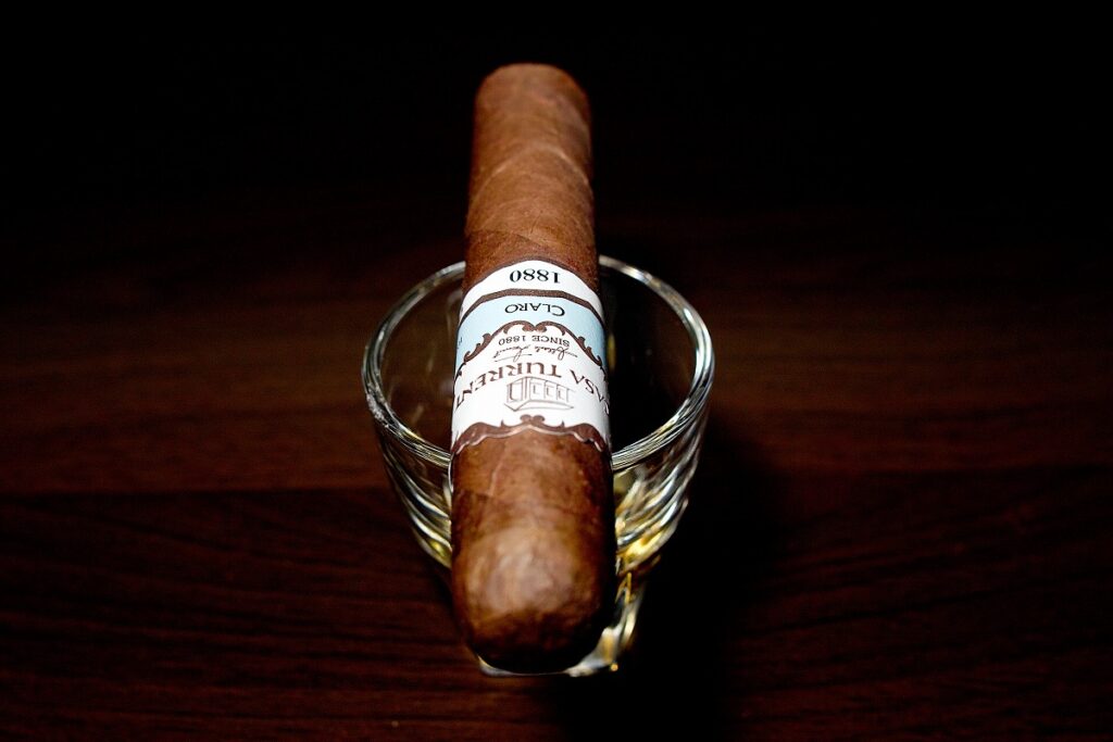 カーサ・トゥラント 1880 クラロ ショートロブスト/Casa Turrent 1880 Claro Short Robusto Cigar Review｜葉巻/シガー初心者の喫煙レビューブログ｜ギャラリー4