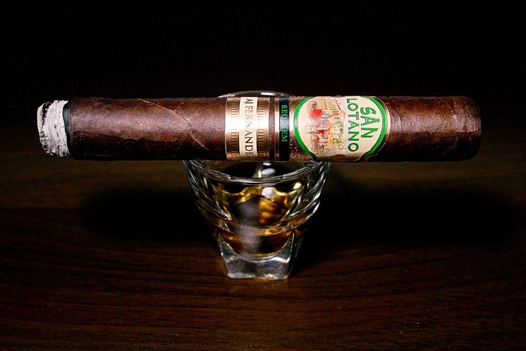 A.J. フェルナンデス サンロターノ ハバノ トロ/A.J. Fernandez San Lotano Requiem Habano Toro Cigar Review｜葉巻/シガー初心者の喫煙レビューブログ｜喫煙序盤ファーストサード