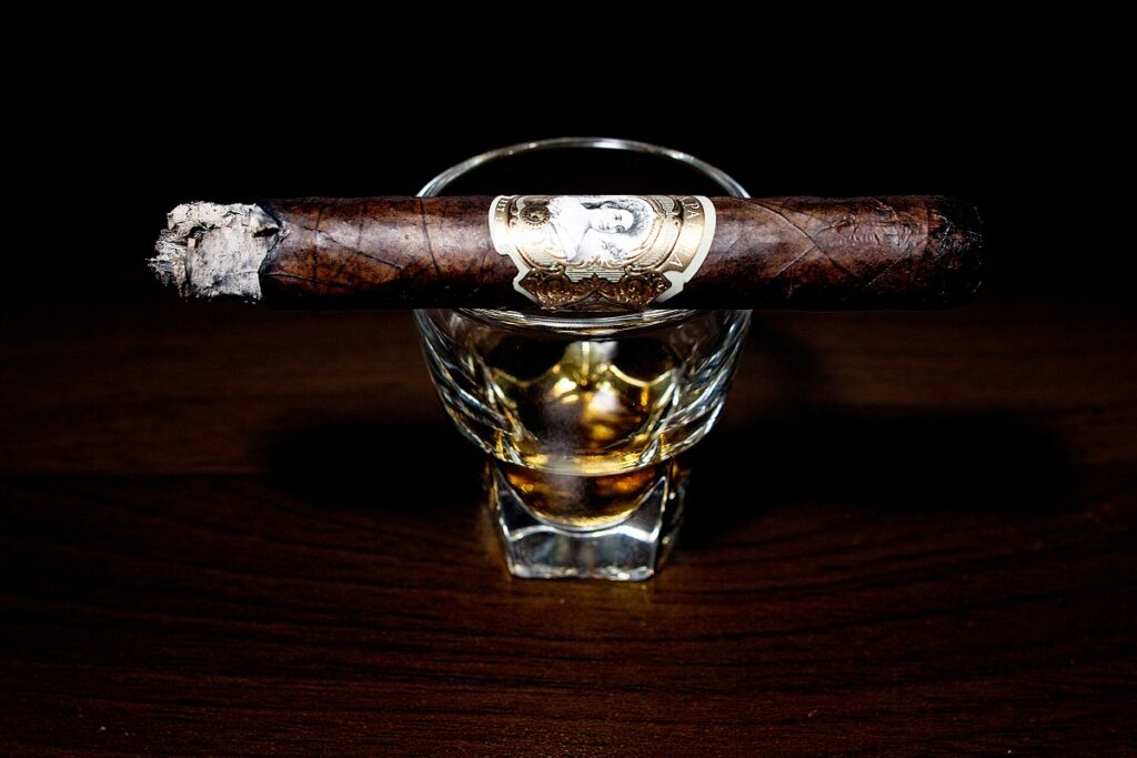 ラ・パリィーナ マデューロ 40 VTG/La Palina Maduro 40 Cigar Review｜葉巻/シガー初心者の喫煙レビューブログ｜喫煙中盤セカンドサード