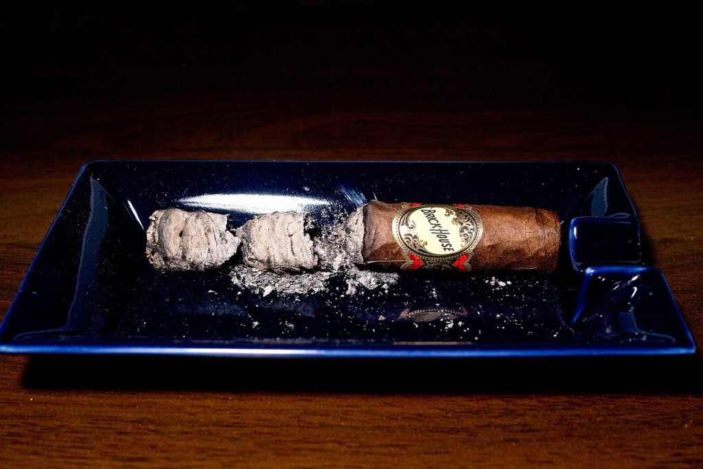 ブリックハウス トロ マデューロ/Brick House Toro Maduro Cigar Review｜葉巻/シガー初心者の喫煙レビューブログ｜喫煙終了後ファイナルアッシュ